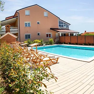  Apartment Foric With Outdoor Heated Pool
