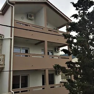  Apartment Orhideja
